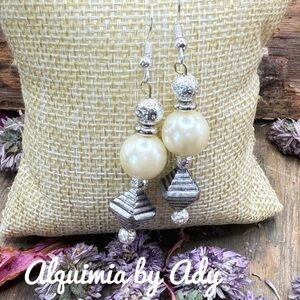 Alquimia Pearl and Silver Dangle Earrings